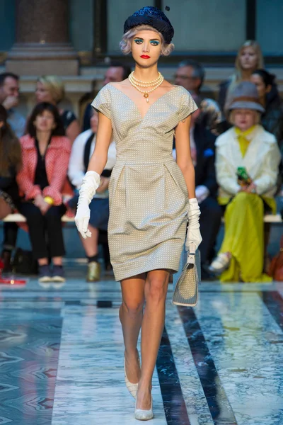 Look 2